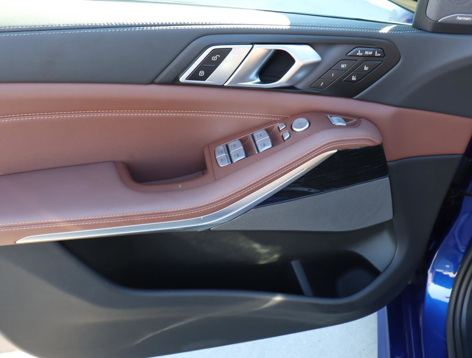 Used 2025 BMW X7 M60i w/ Executive Package image 17