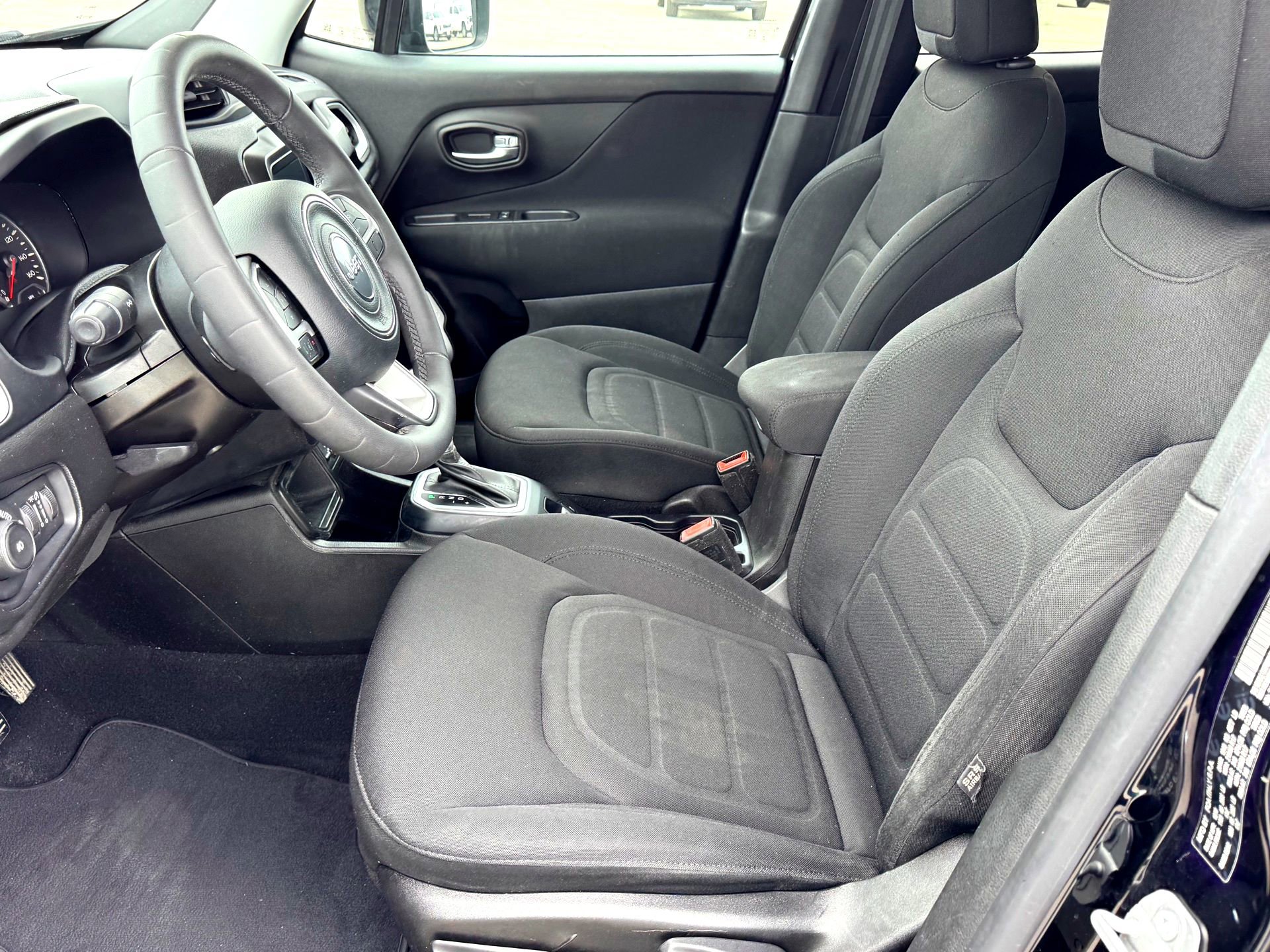 Used 2020 Jeep Renegade Latitude FWD image 12