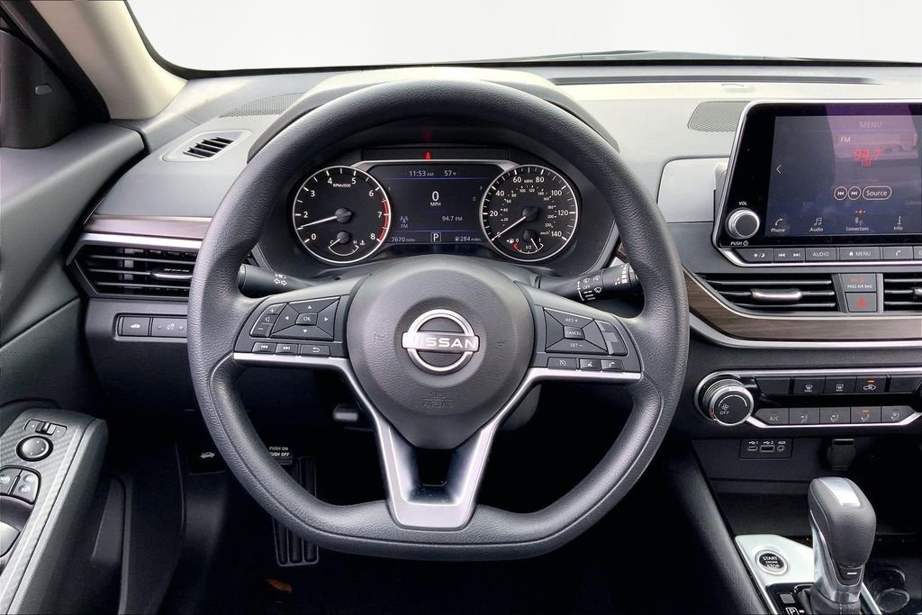 Used 2024 Nissan Altima 2.5 SV image 8