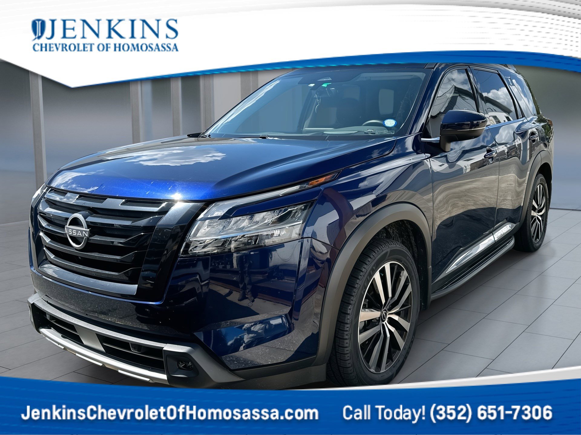 Used 2023 Nissan Pathfinder Platinum w/ Lighting Package (N93)