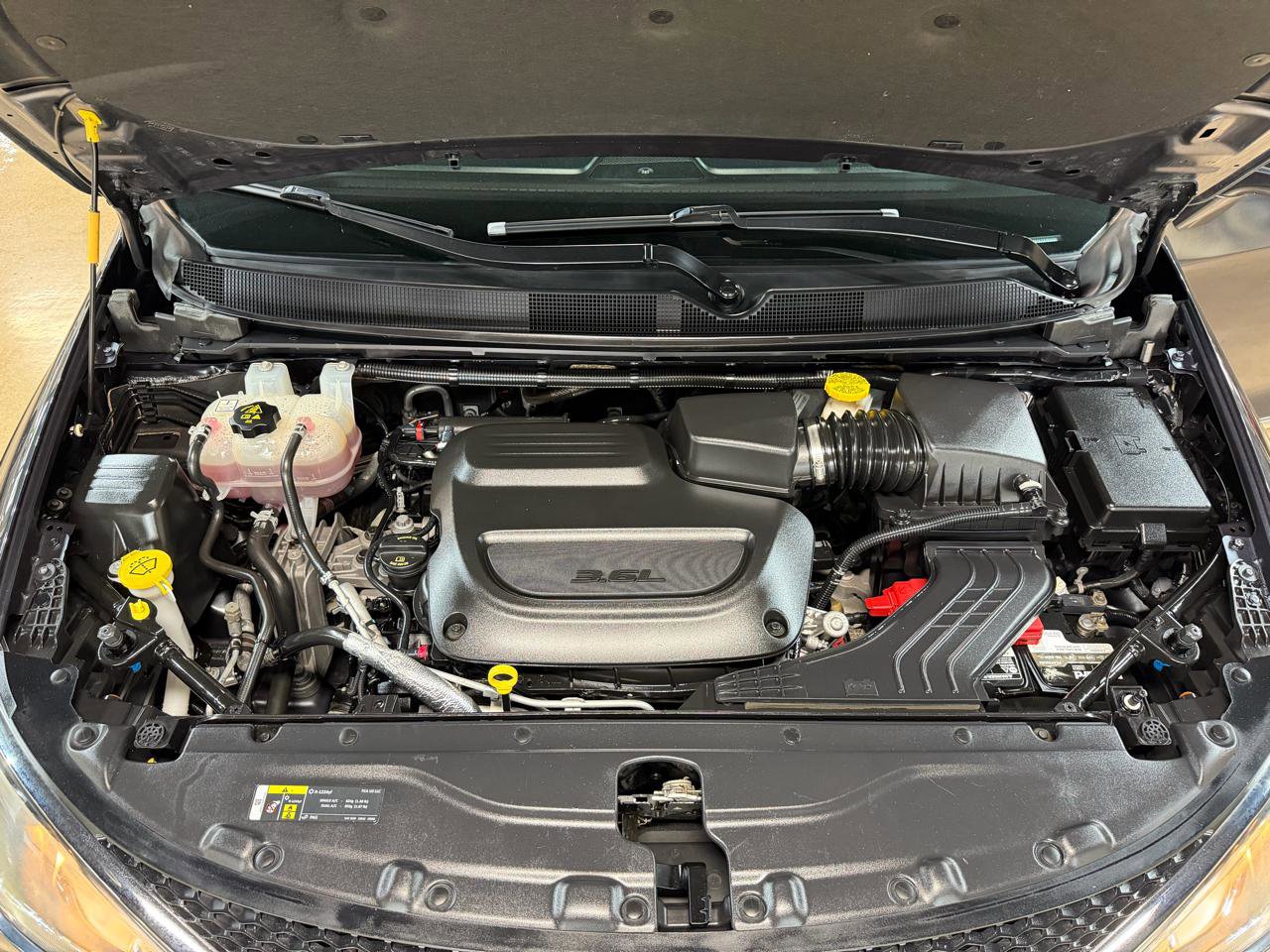 Used 2019 Chrysler Pacifica Touring-L image 57
