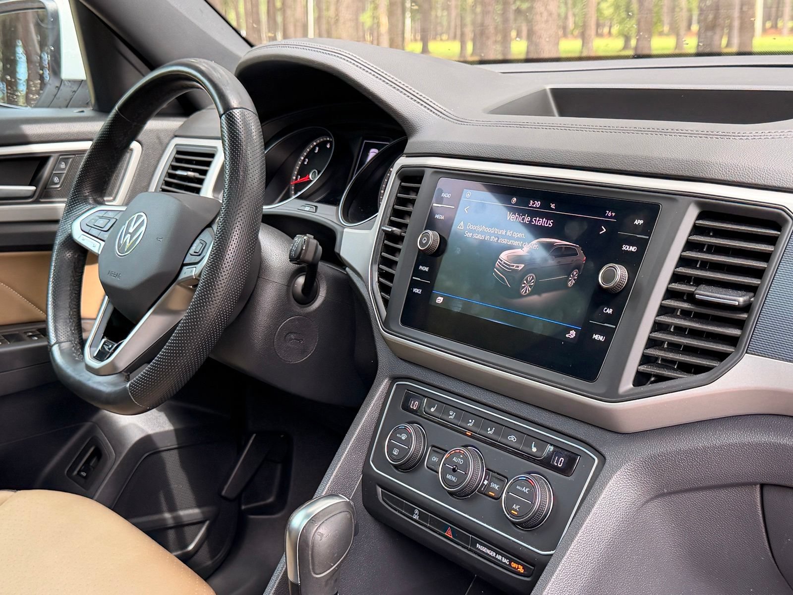 Used 2021 Volkswagen Atlas Cross Sport SE w/ Panoramic Sunroof Package FWD image 21