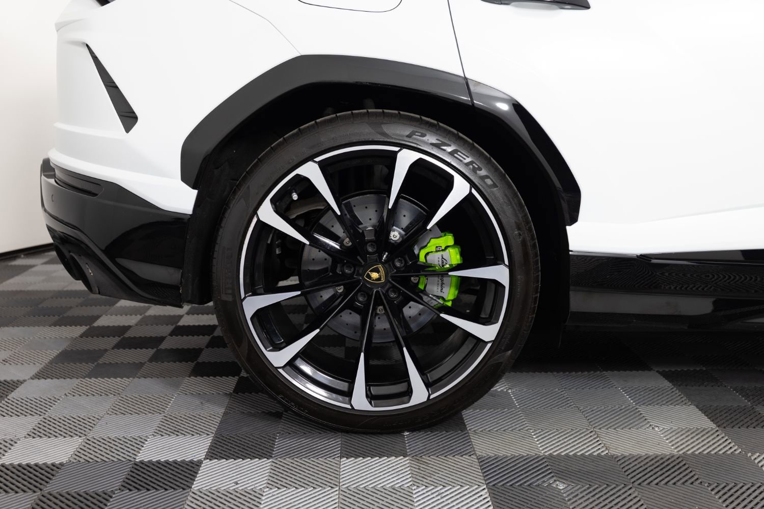 Used 2021 Lamborghini Urus AWD/4WD image 16