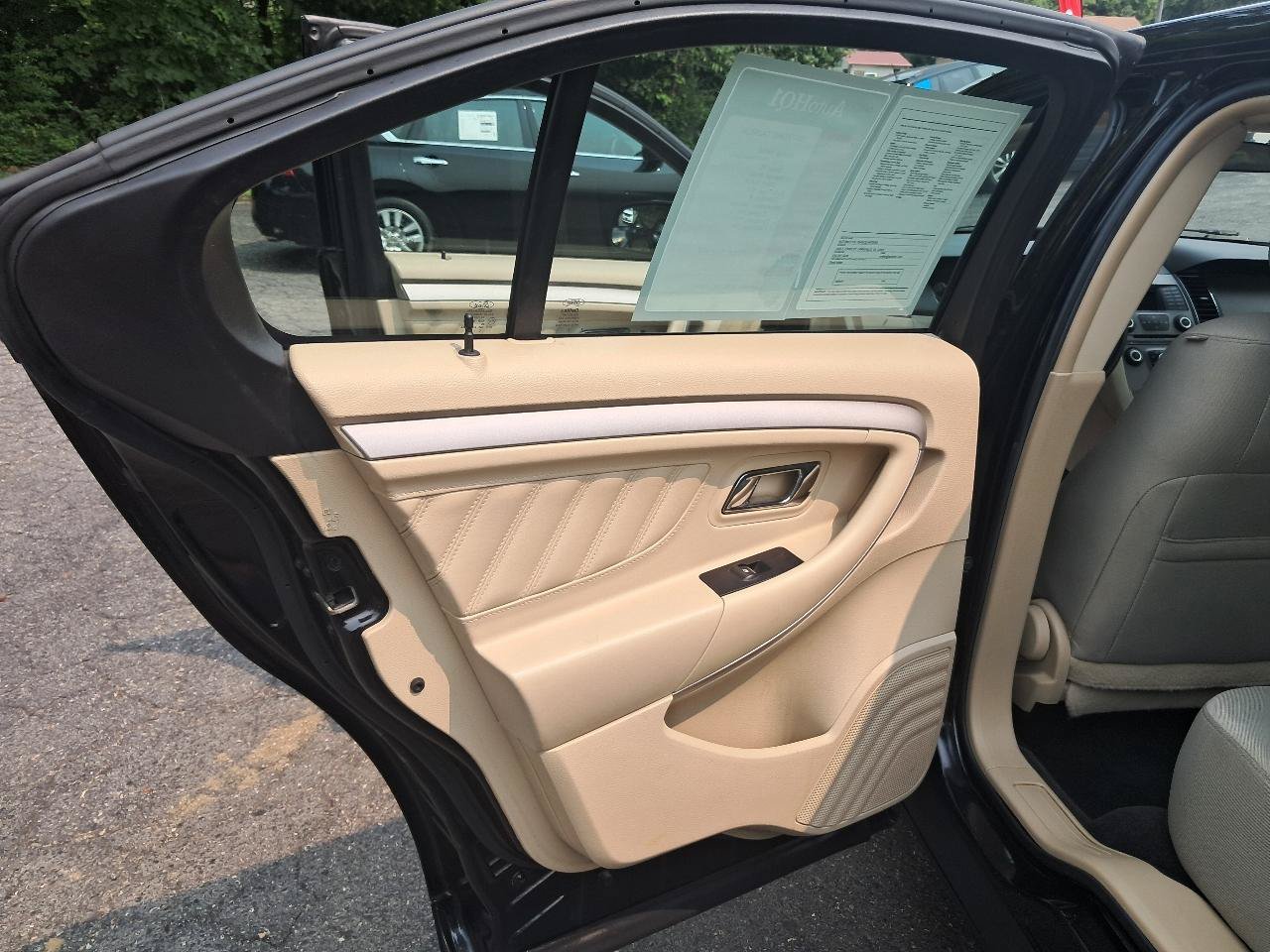 Used 2017 Ford Taurus SE FWD image 19