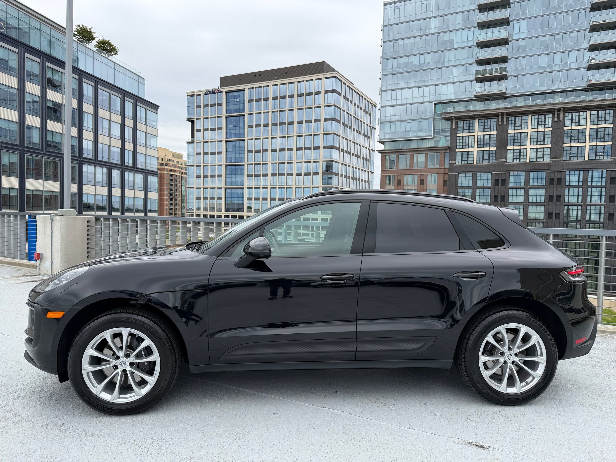 Certified 2026 Porsche Macan AWD/4WD image 2
