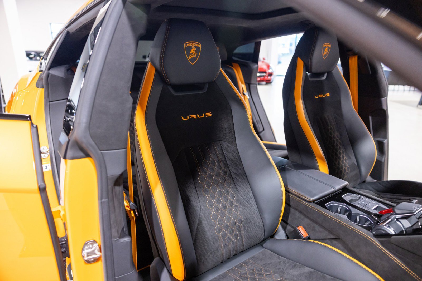 Used 2024 Lamborghini Urus S AWD/4WD image 32