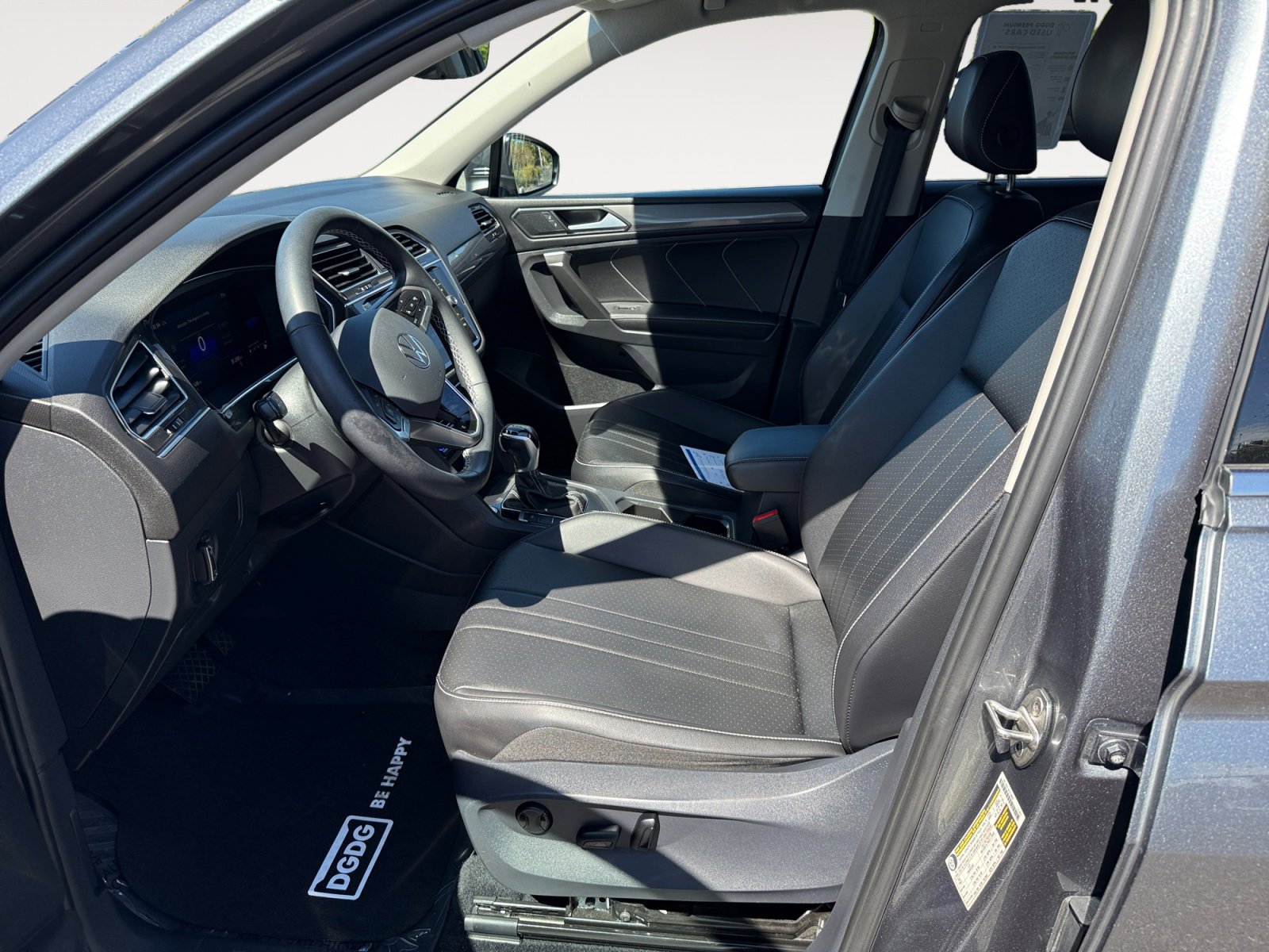 Certified 2022 Volkswagen Tiguan SE image 10