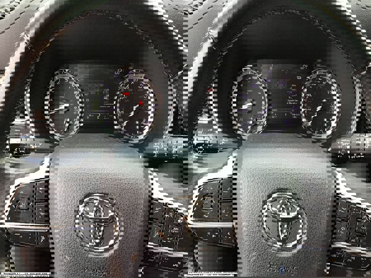 Used 2022 Toyota Highlander XLE image 8