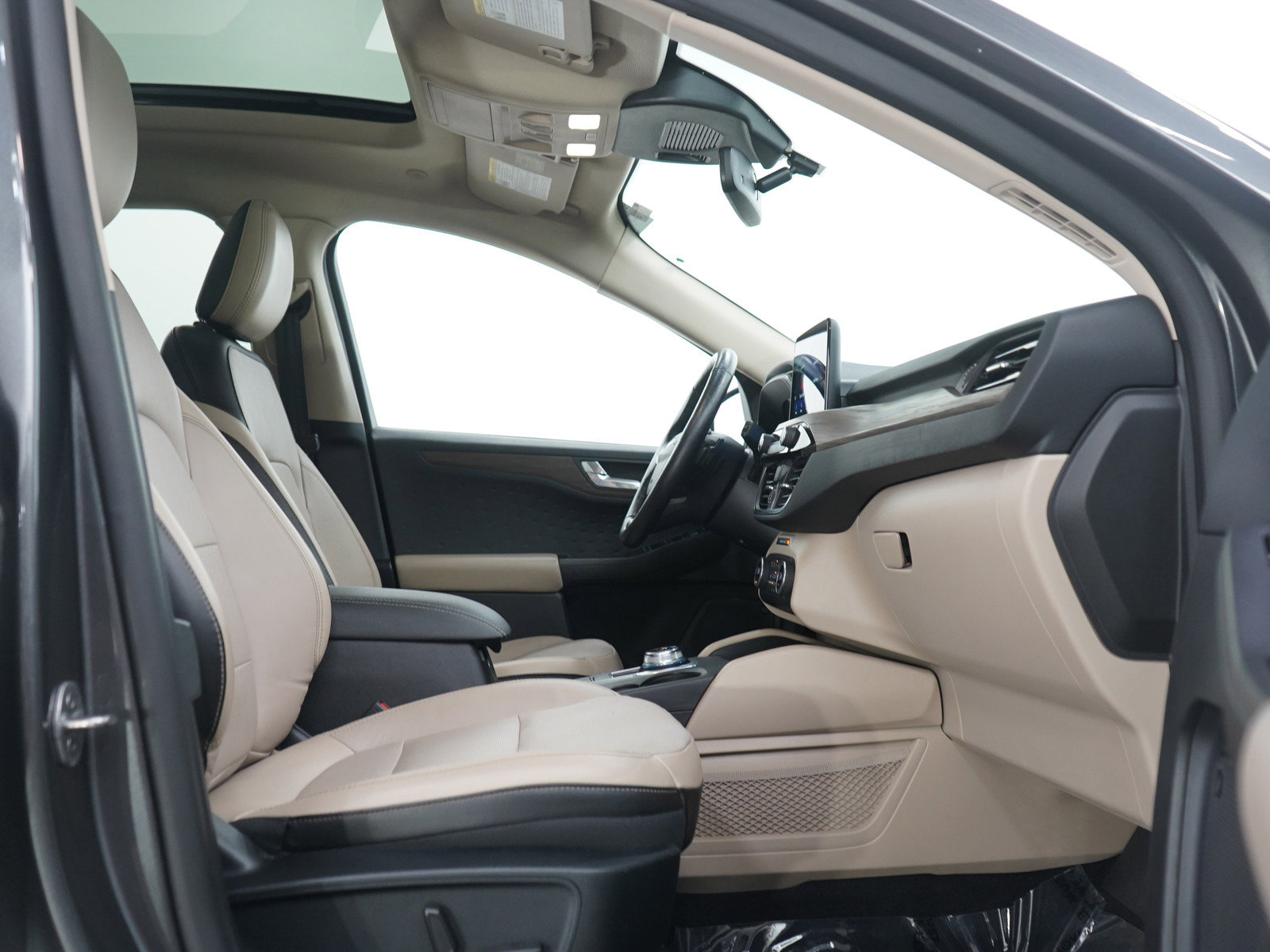 Used 2020 Ford Escape Titanium image 11