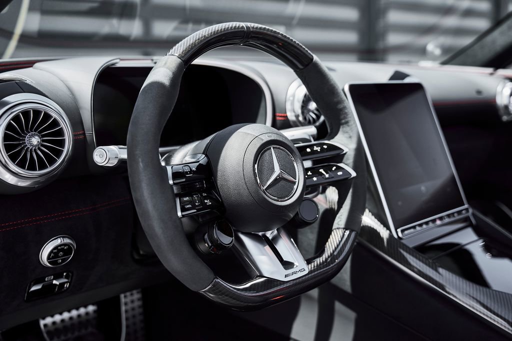 Used 2024 Mercedes-Benz SL 63 AMG 4MATIC image 43