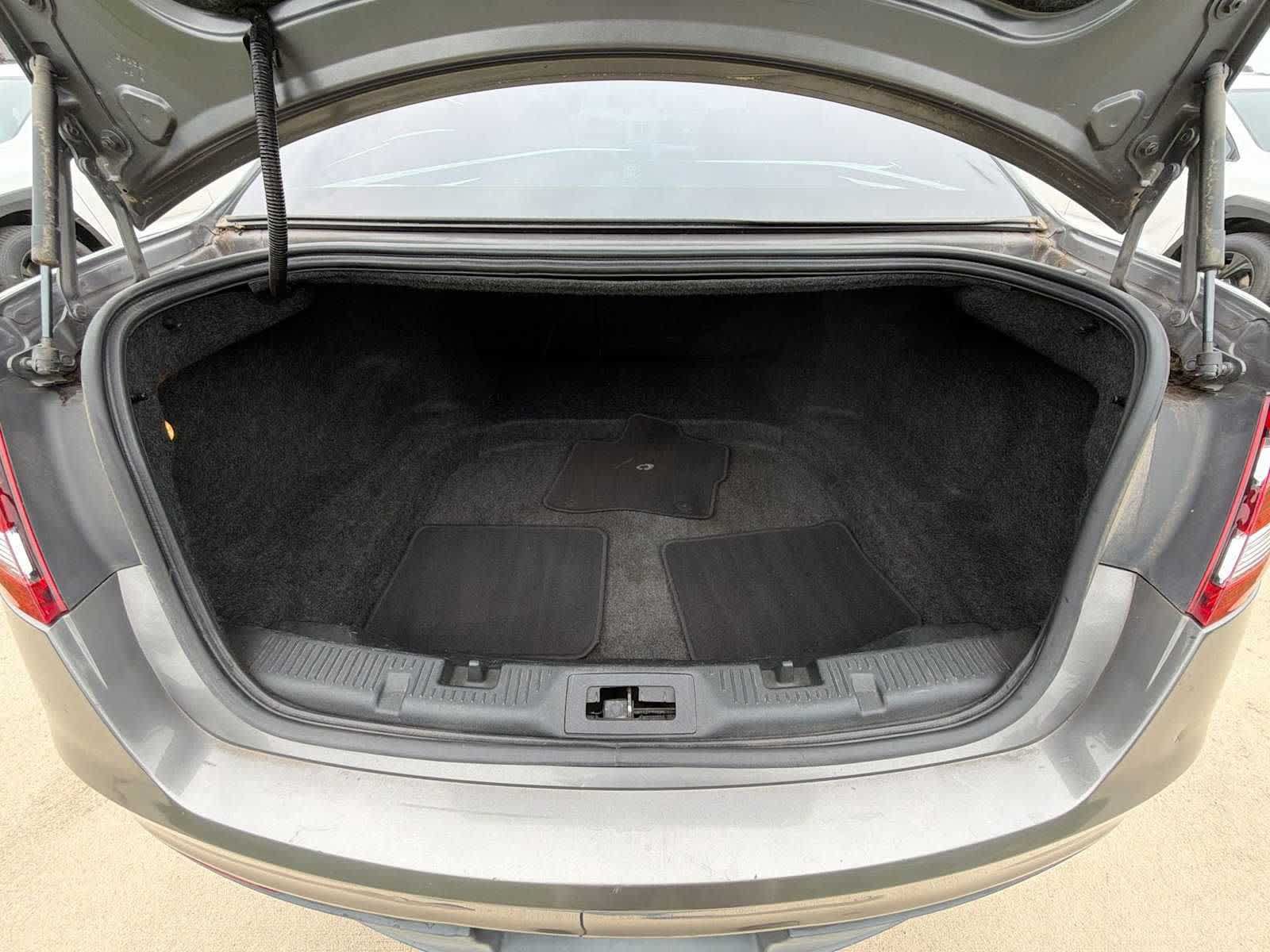 Used 2013 Ford Taurus Limited FWD image 28
