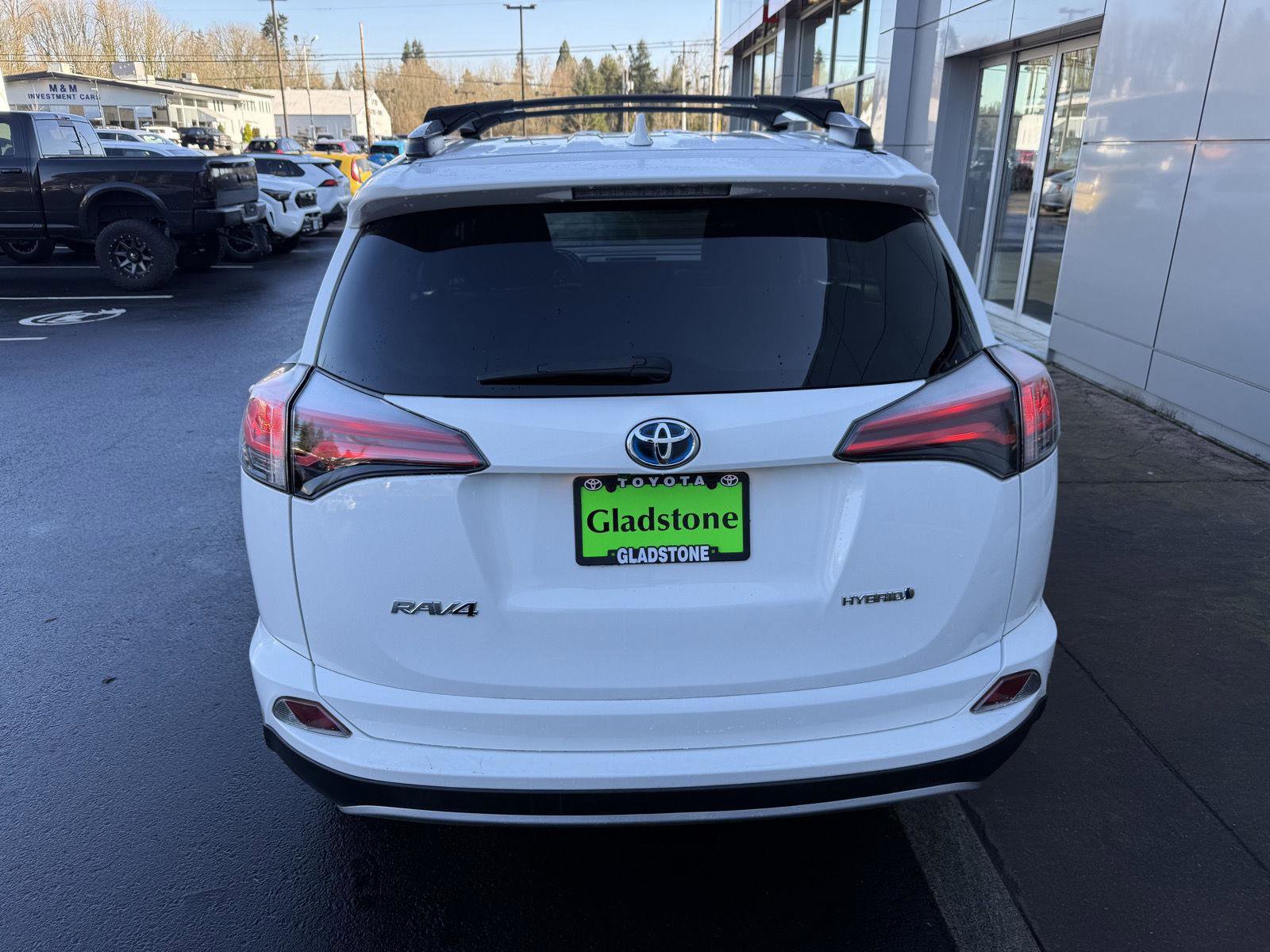 Used 2018 Toyota RAV4 LE image 4