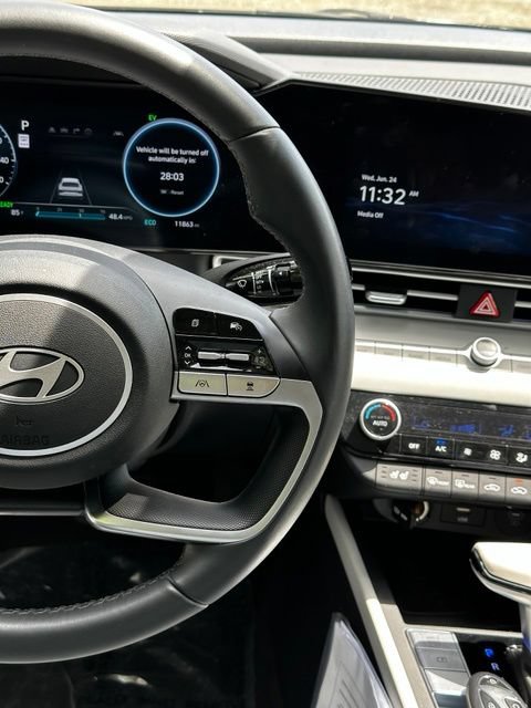 Certified 2025 Hyundai Elantra Limited FWD image 29