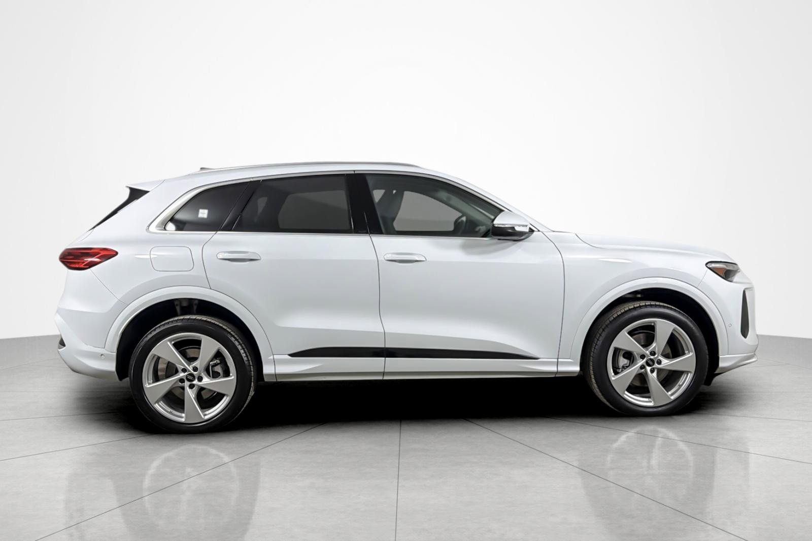 Used 2025 Audi Q5 Premium Plus w/ Premium Plus image 6