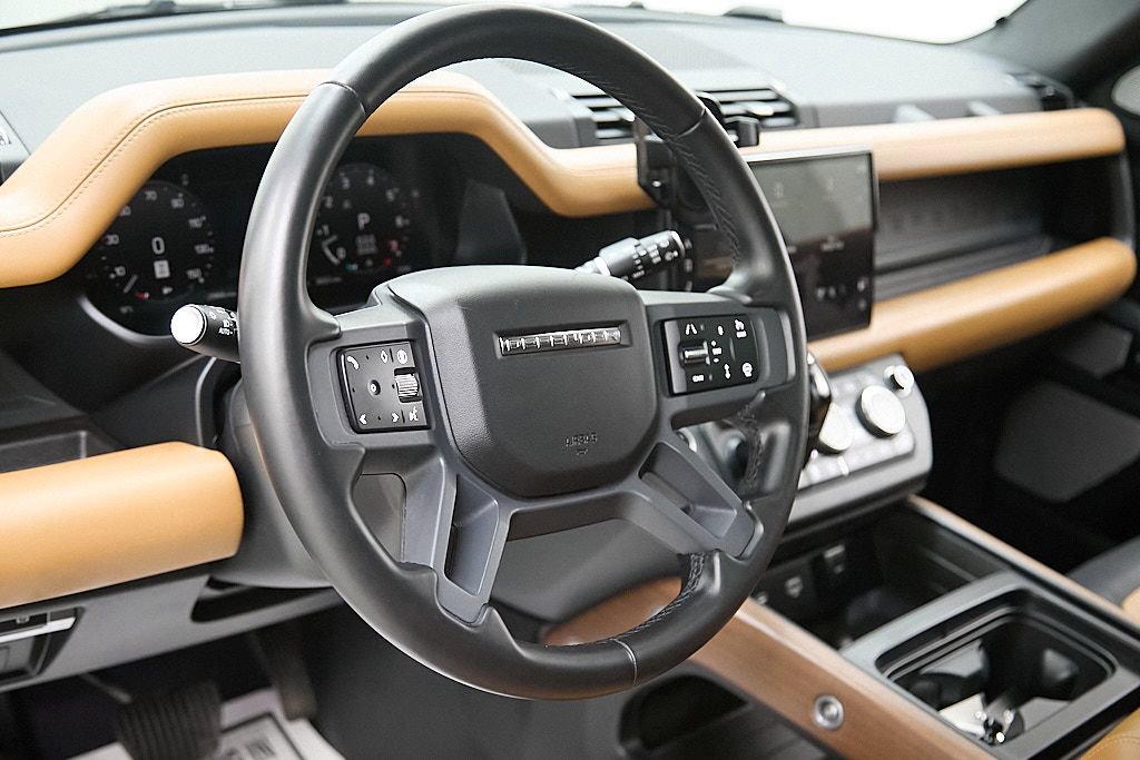 Used 2024 Land Rover Defender 130 X-Dynamic SE image 22