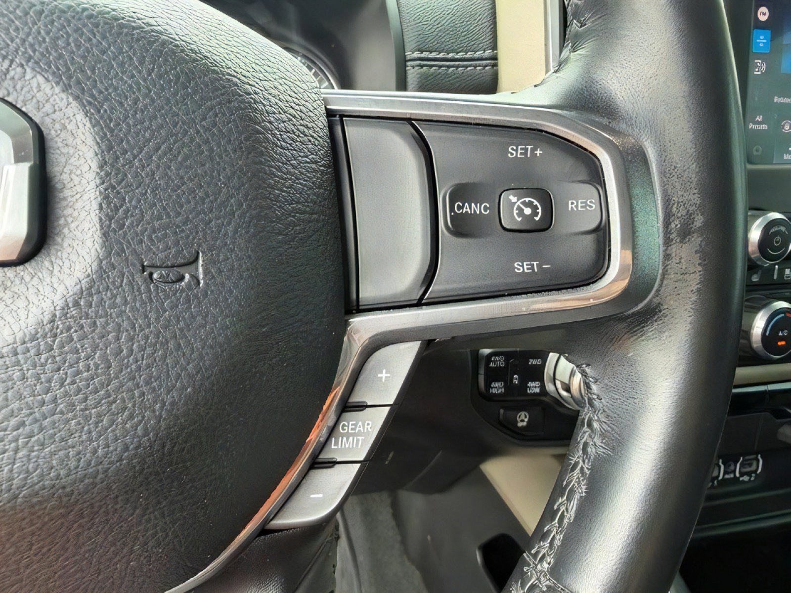 Used 2022 RAM 1500 Laramie AWD/4WD image 21