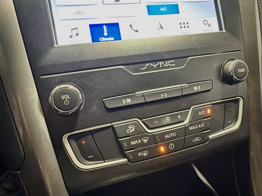Used 2019 Ford Fusion SE FWD image 31
