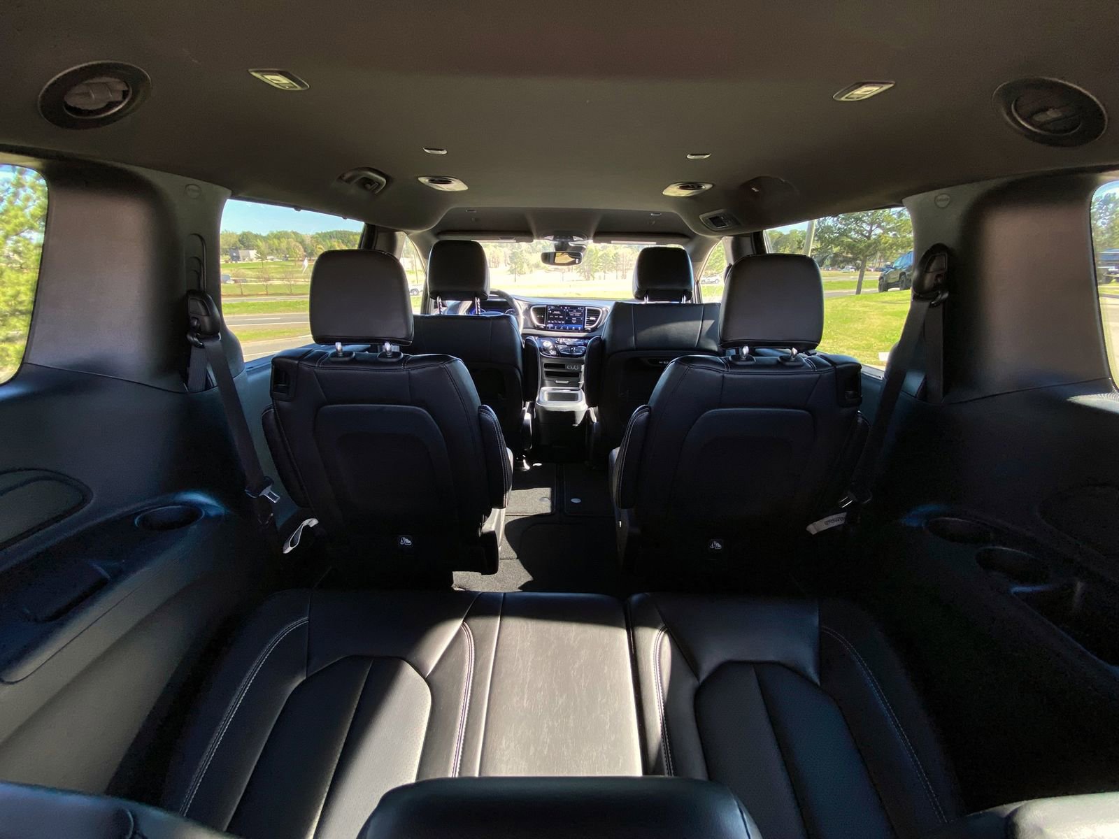 Used 2025 Chrysler Pacifica Select image 31