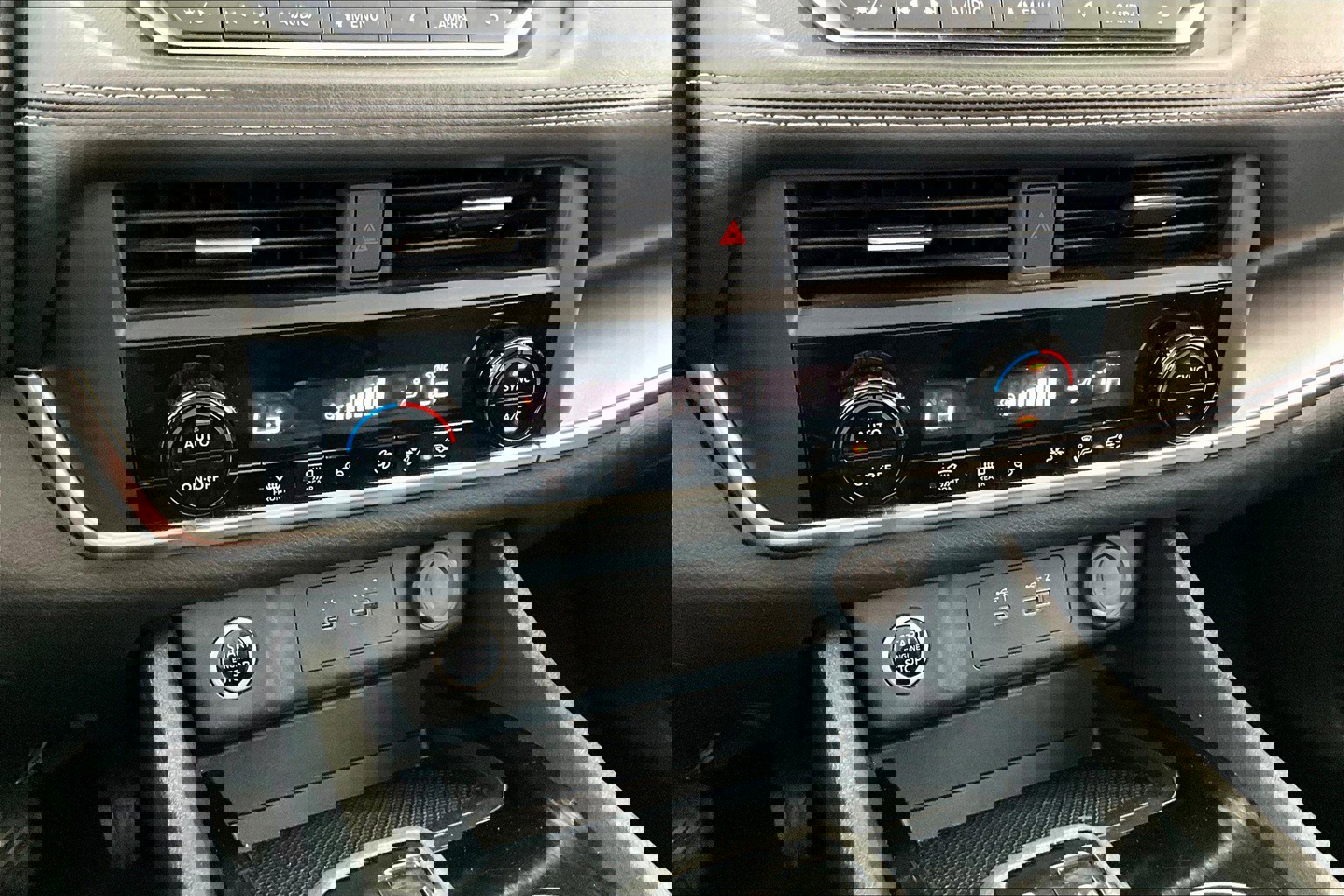 Used 2023 Nissan Rogue SV image 15