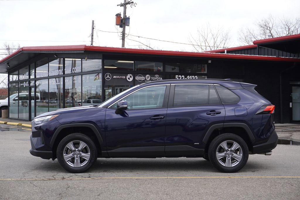 Used 2022 Toyota RAV4 XLE image 4