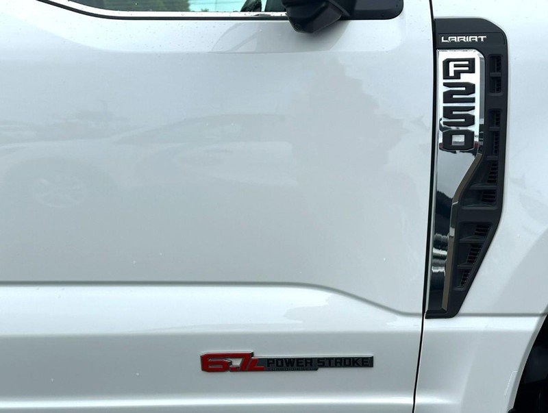 Used 2023 Ford F250 Lariat w/ Chrome Package image 19