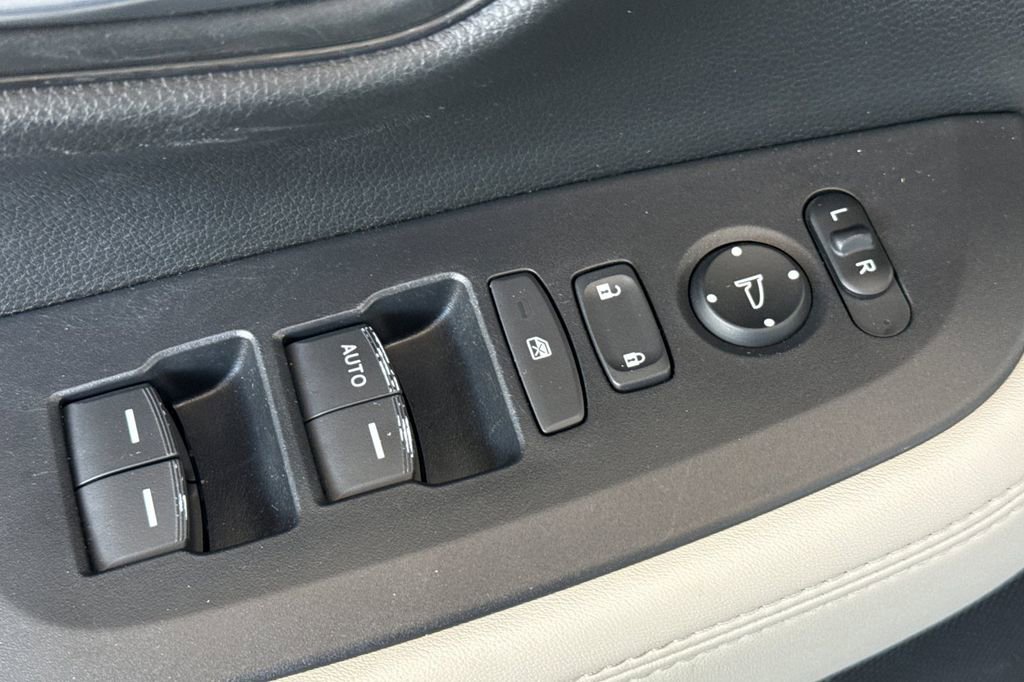 Used 2025 Honda HR-V LX image 18