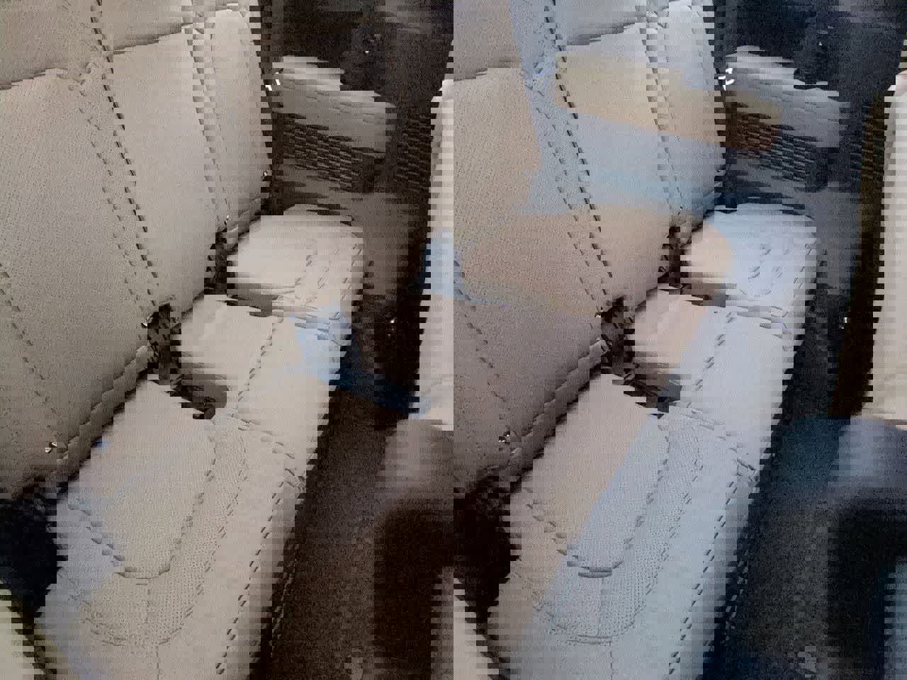 New 2026 Land Rover Defender 130 X-Dynamic SE image 22