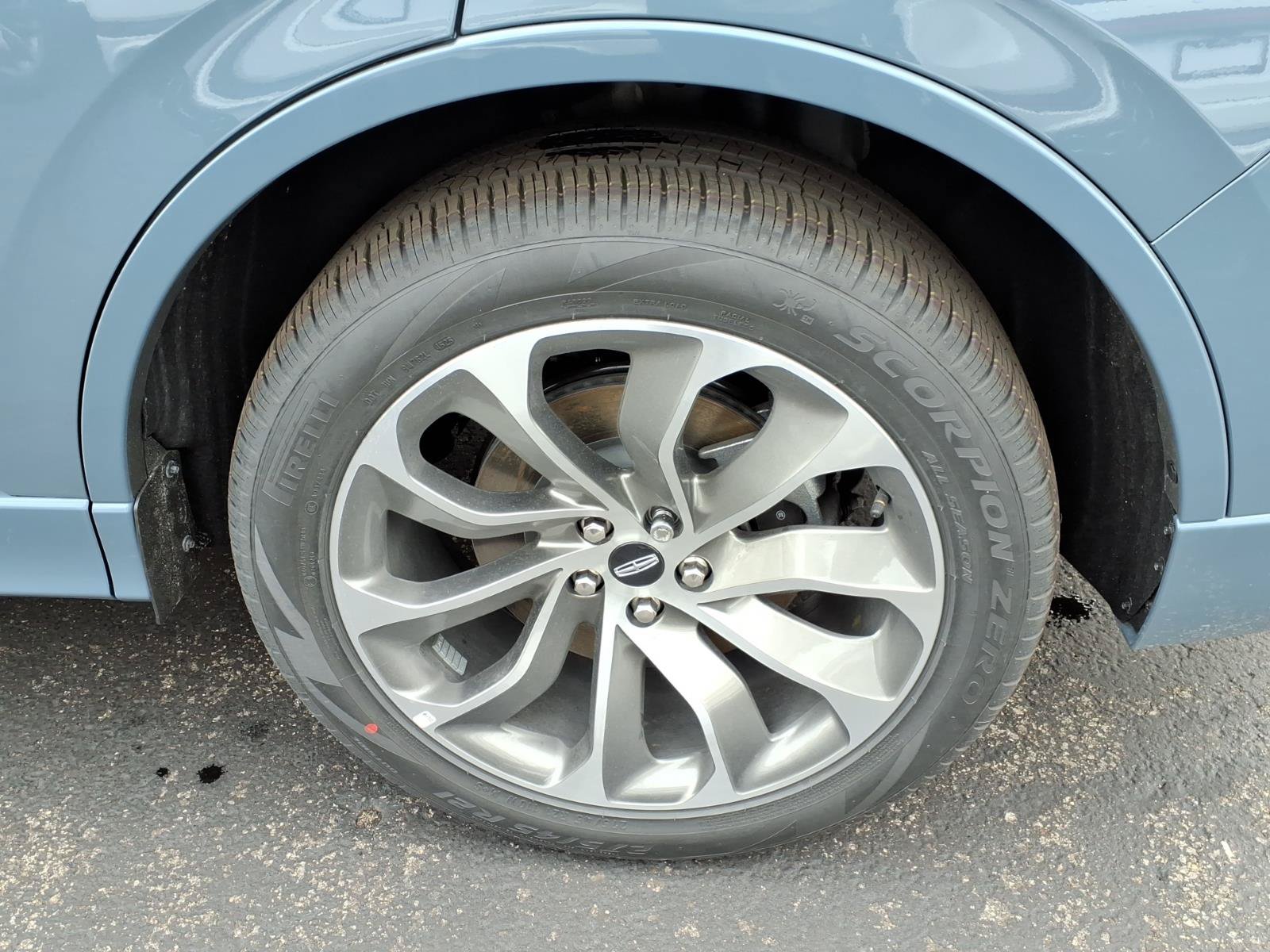 New 2026 Lincoln Aviator AWD w/ Jet Appearance Package image 10