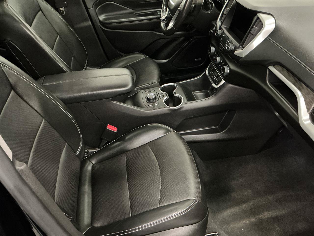 Used 2022 GMC Terrain SLT w/ Infotainment Package II AWD/4WD image 13