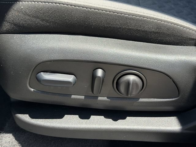 Used 2023 Chevrolet Equinox LT FWD image 23