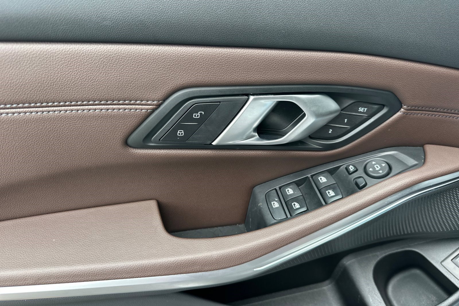 Used 2025 BMW 330i Sedan w/ Premium Package image 12