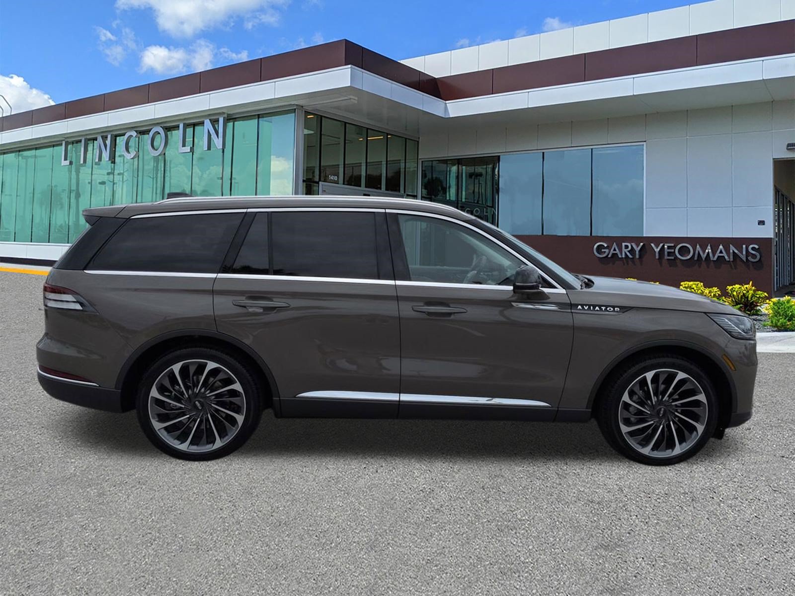New 2026 Lincoln Aviator Reserve AWD/4WD image 3