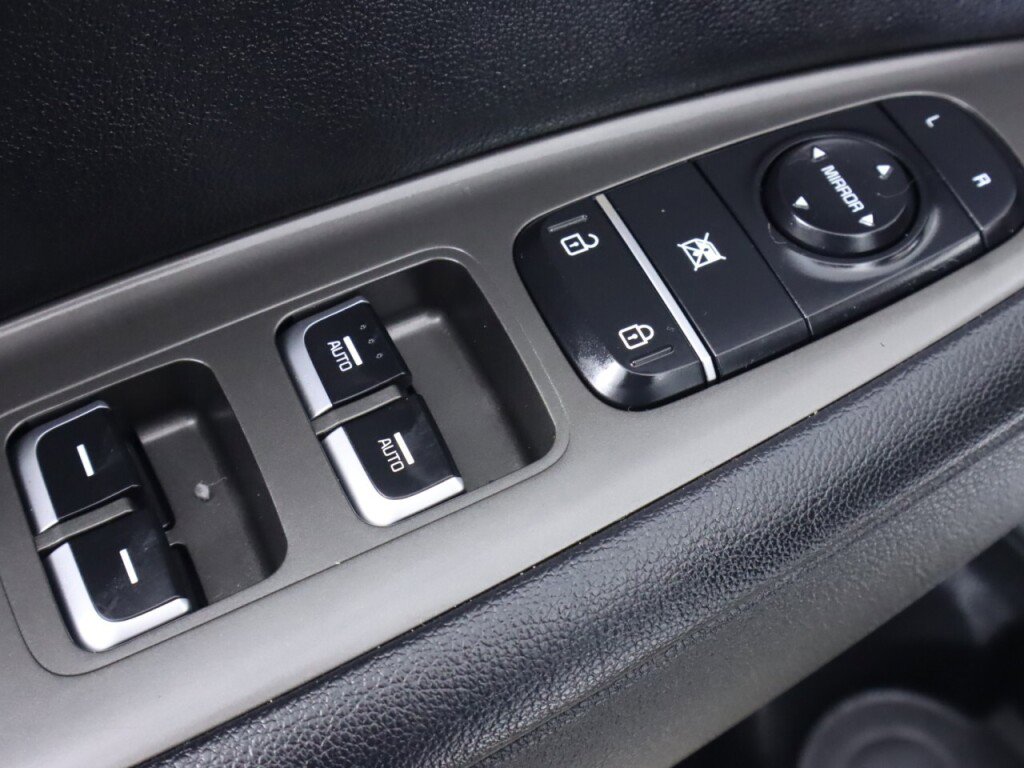 Used 2020 Kia Optima SE image 29