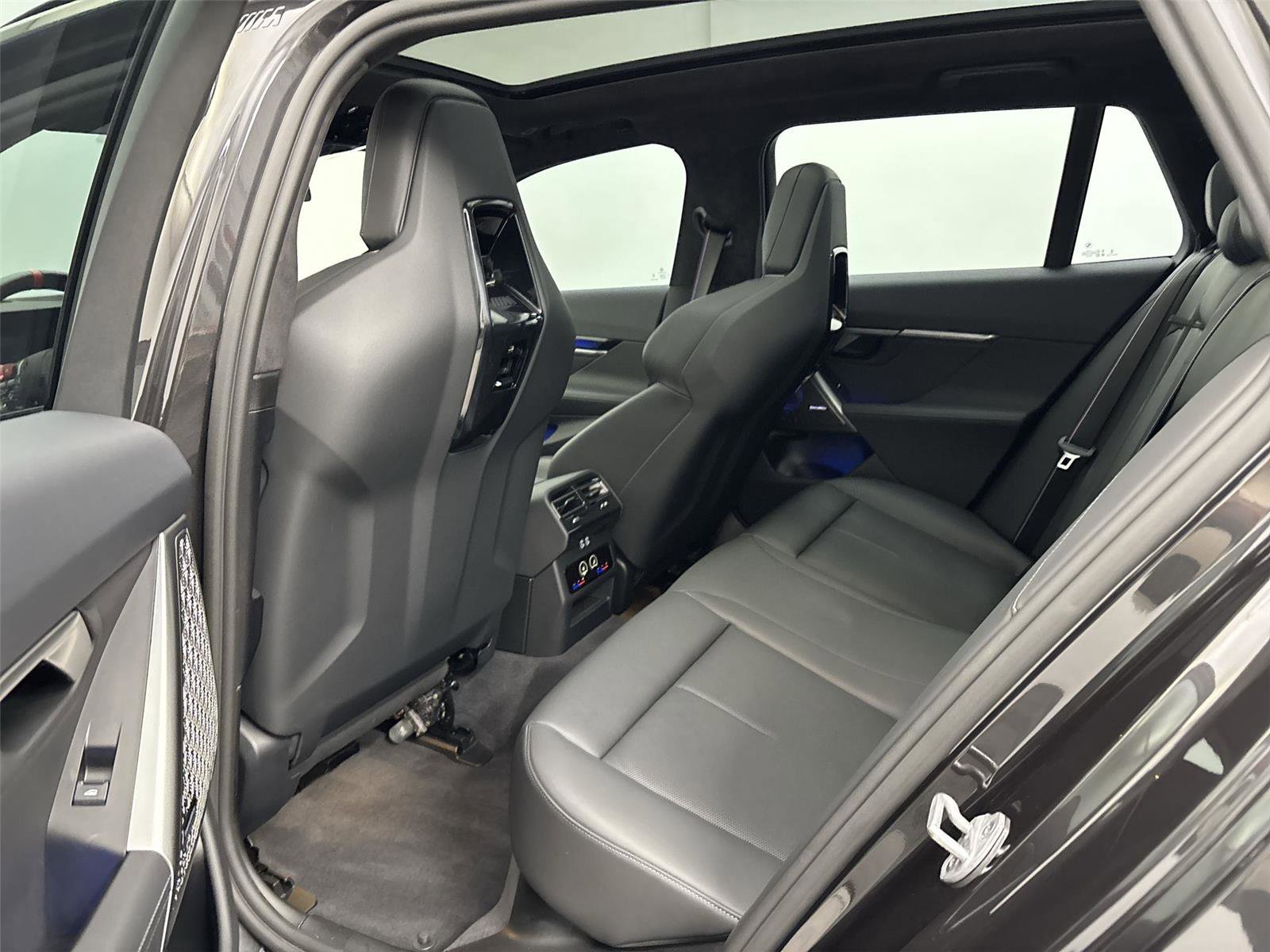 Used 2025 BMW M5 Touring image 29