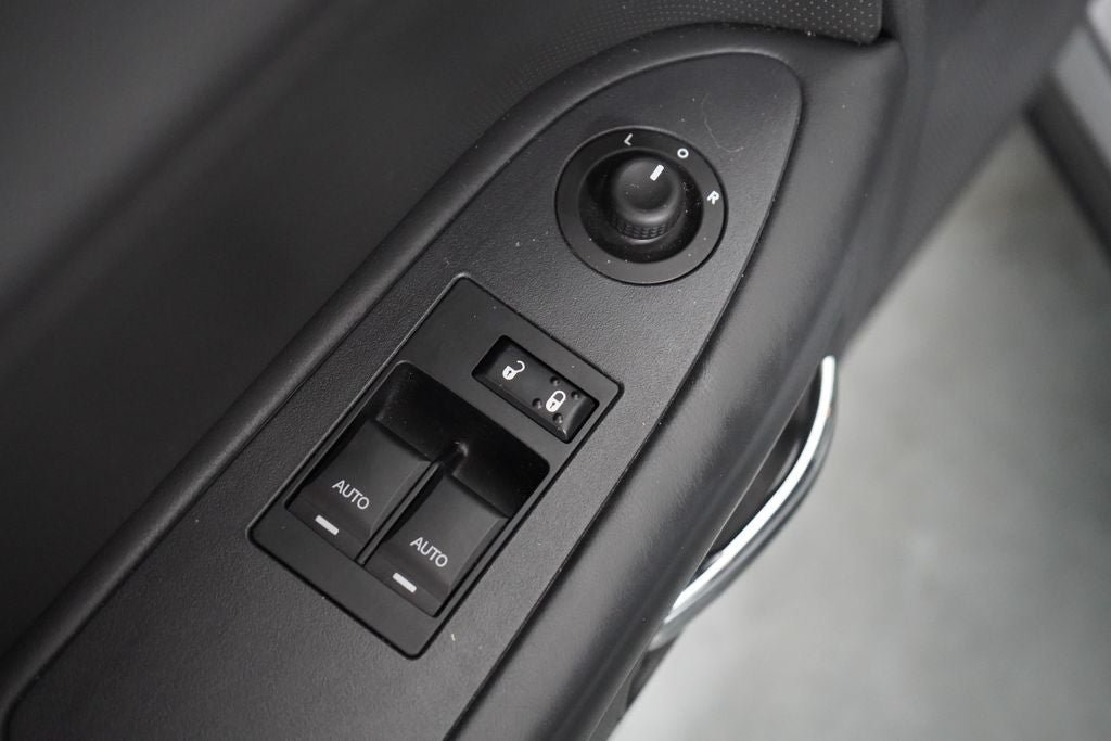 Used 2013 Dodge Challenger R/T Plus RWD image 19