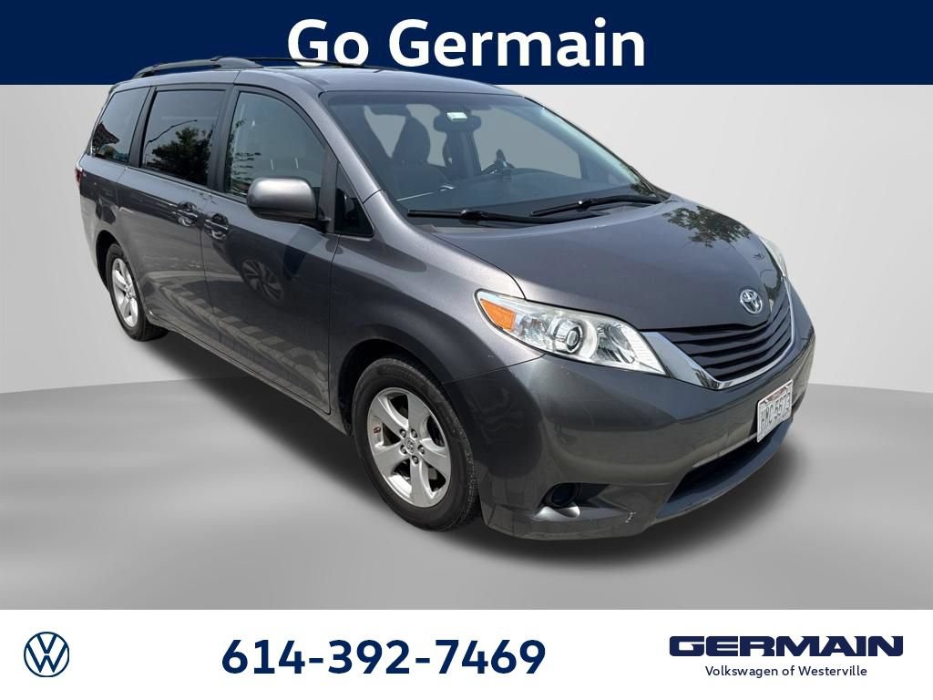 Used 2017 Toyota Sienna LE FWD image 1