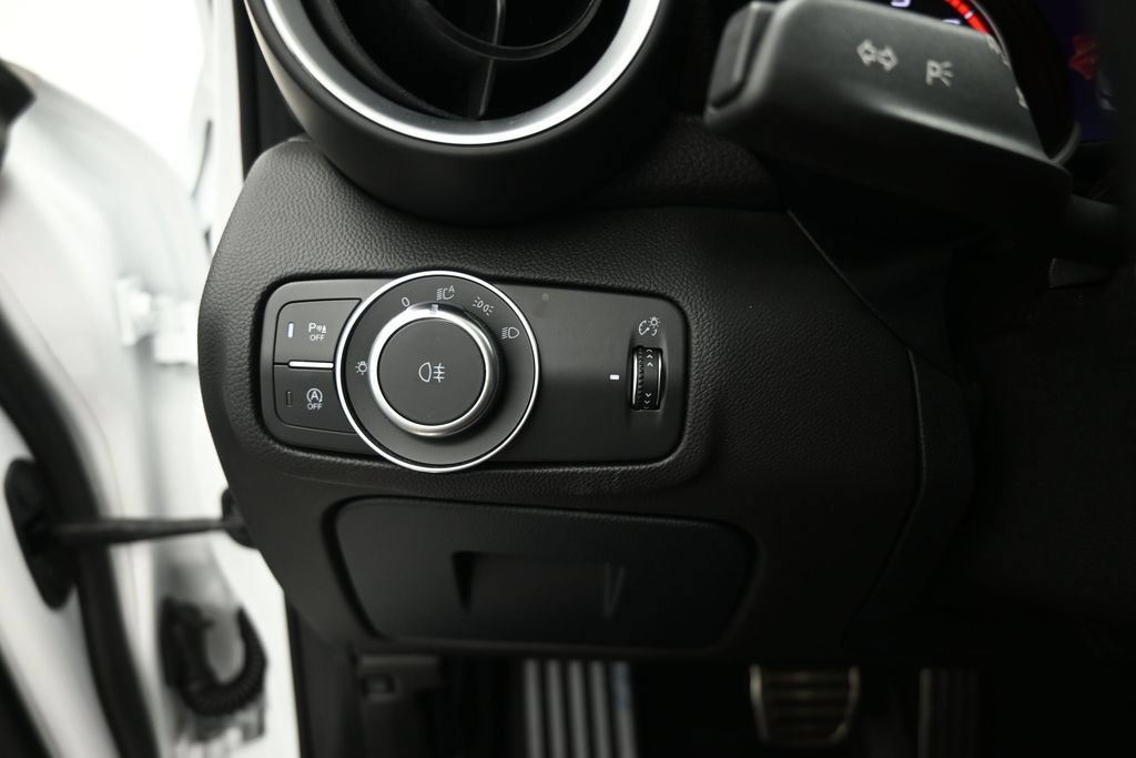 Used 2022 Alfa Romeo Giulia Ti RWD image 9