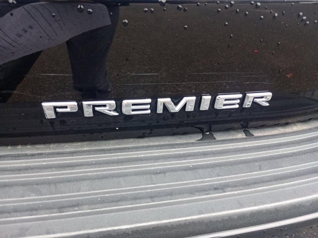 Used 2024 Chevrolet Suburban Premier image 10