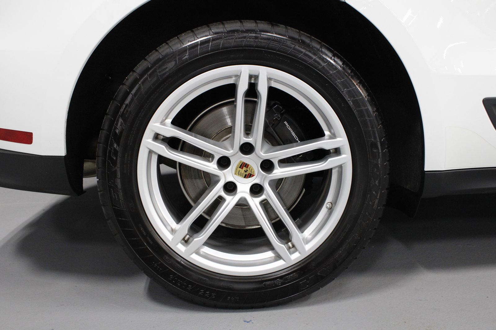 Certified 2025 Porsche Macan image 13