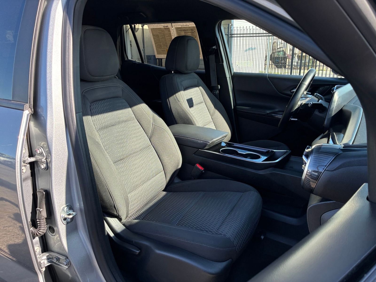 Used 2025 Chevrolet Equinox LT FWD image 35