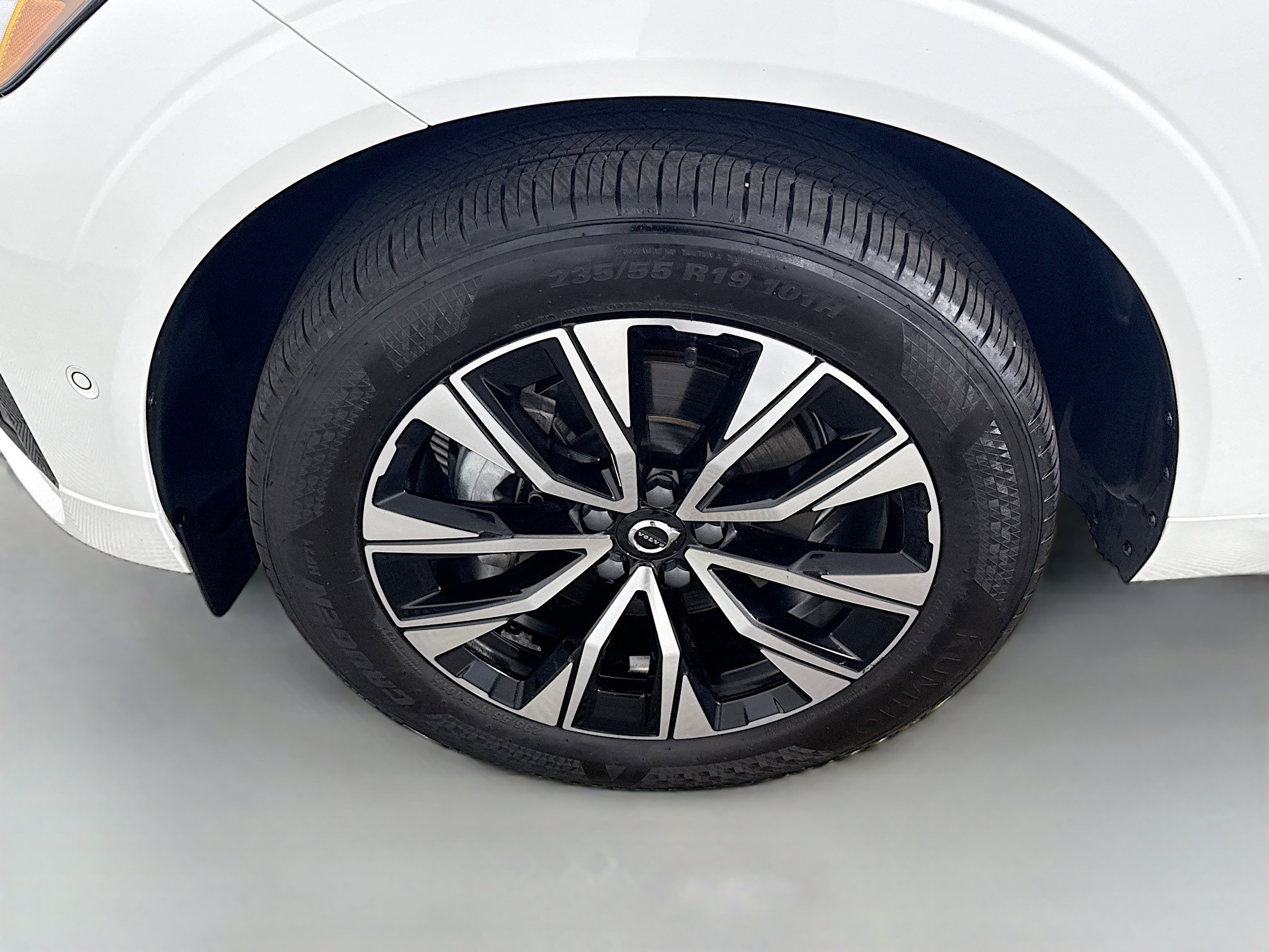 Used 2024 Volvo XC60 B5 Plus image 38