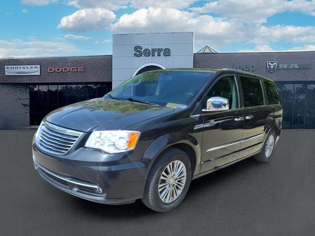 Used 2013 Chrysler Town & Country Touring-L w/ Driver Convenience Group FWD image 3