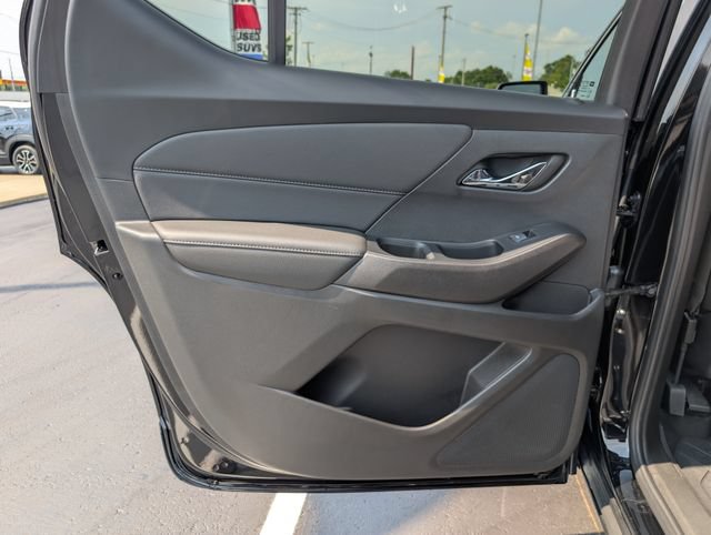 Used 2023 Chevrolet Traverse LT FWD image 14