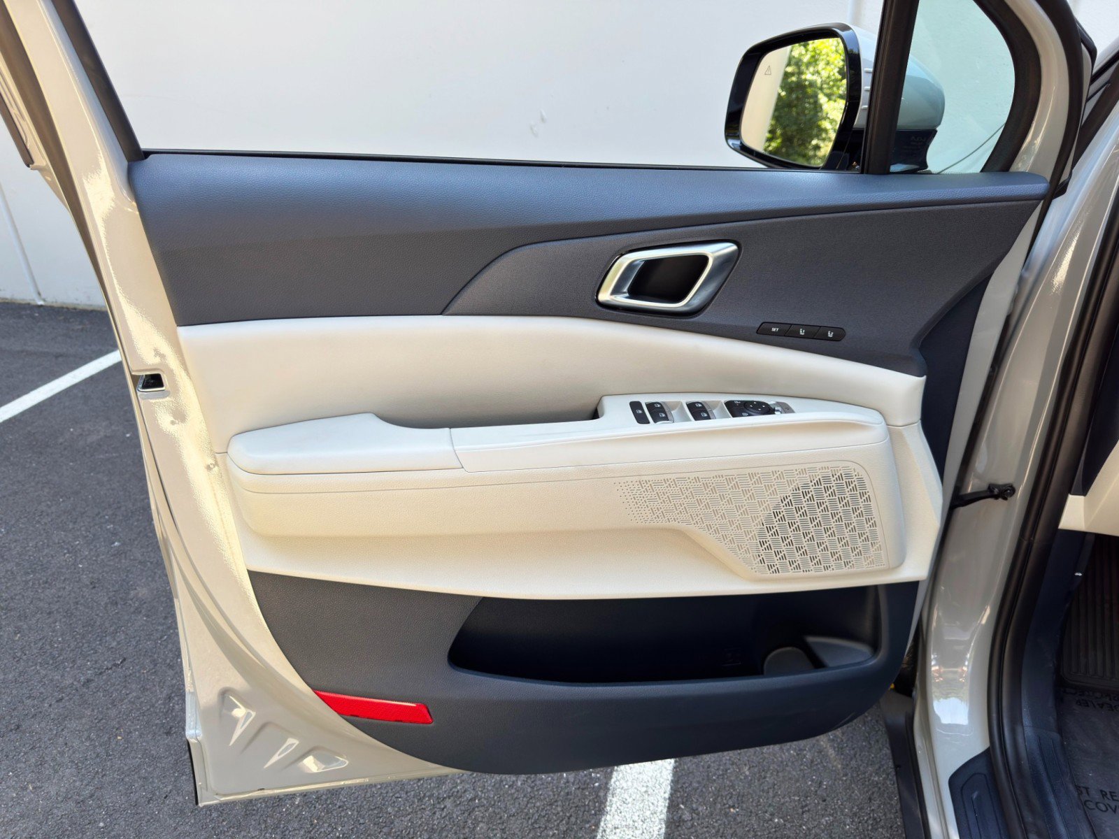 Used 2025 Kia Carnival SX FWD image 47