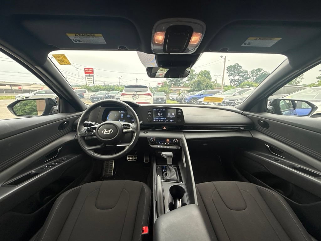 Used 2025 Hyundai Elantra Sport FWD image 18