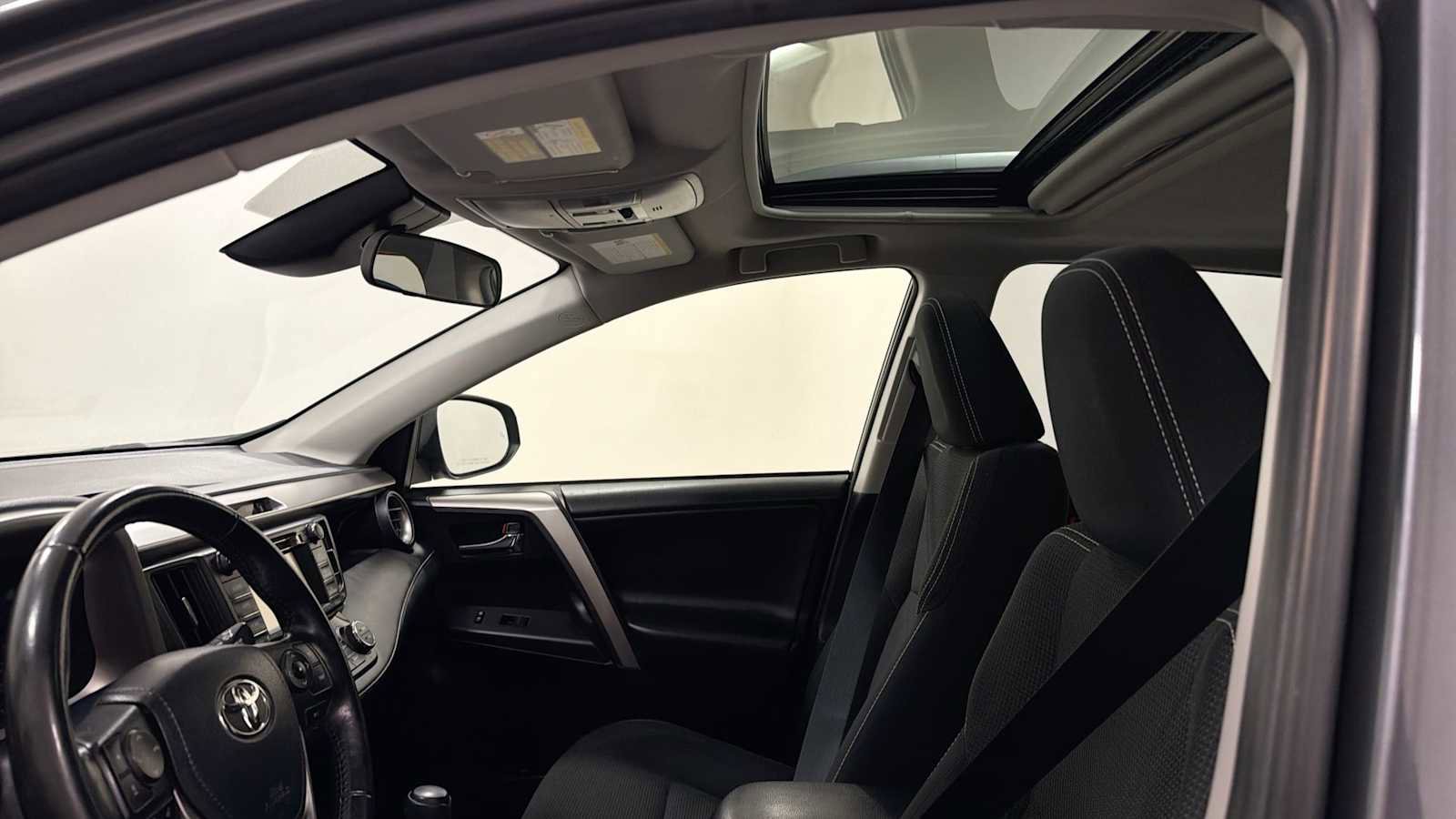 Used 2018 Toyota RAV4 XLE AWD/4WD image 23