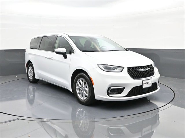 Used 2023 Chrysler Pacifica Touring-L image 22