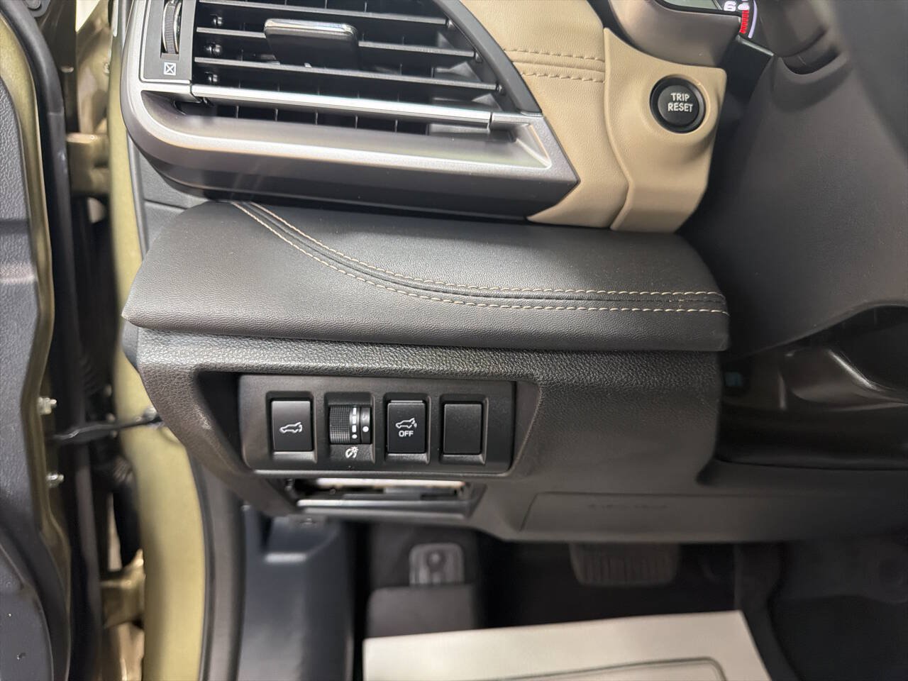 Used 2022 Subaru Outback Limited AWD/4WD image 17