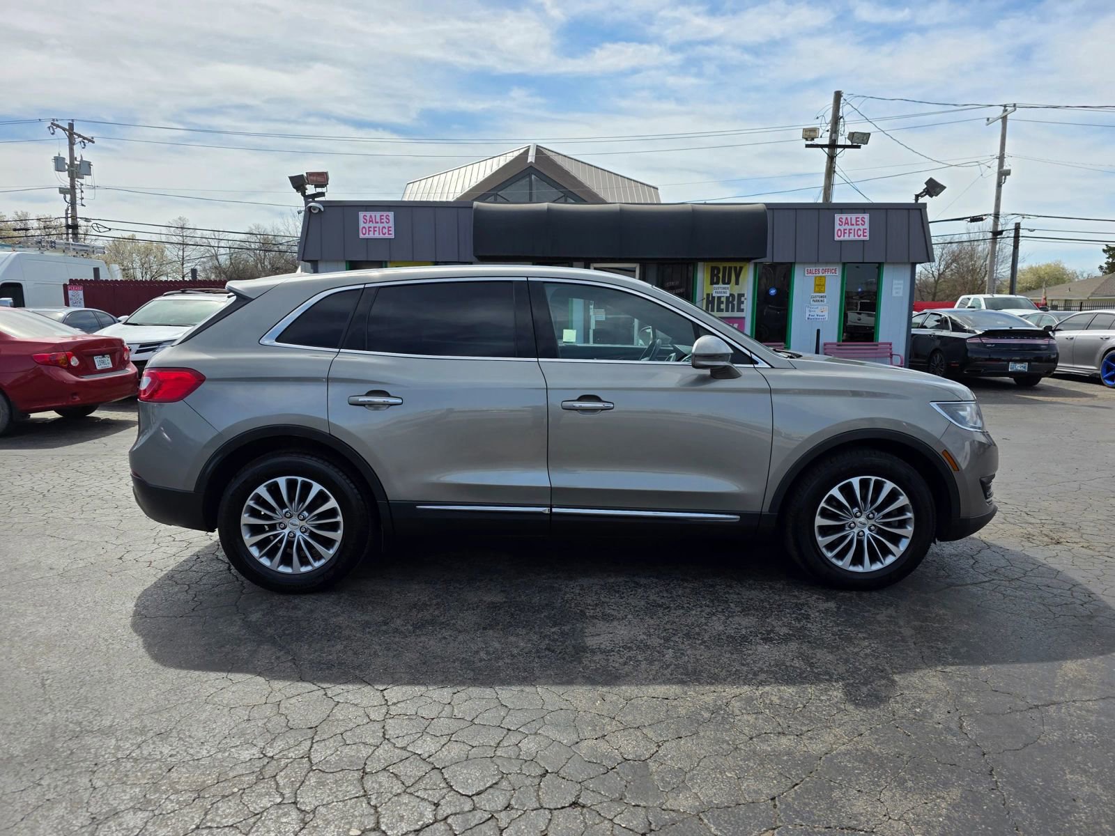 Used 2017 Lincoln MKX Select image 23