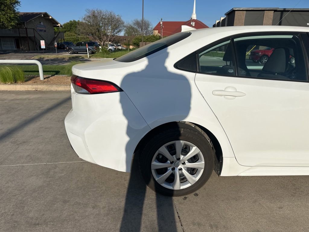 Used 2023 Toyota Corolla LE image 5